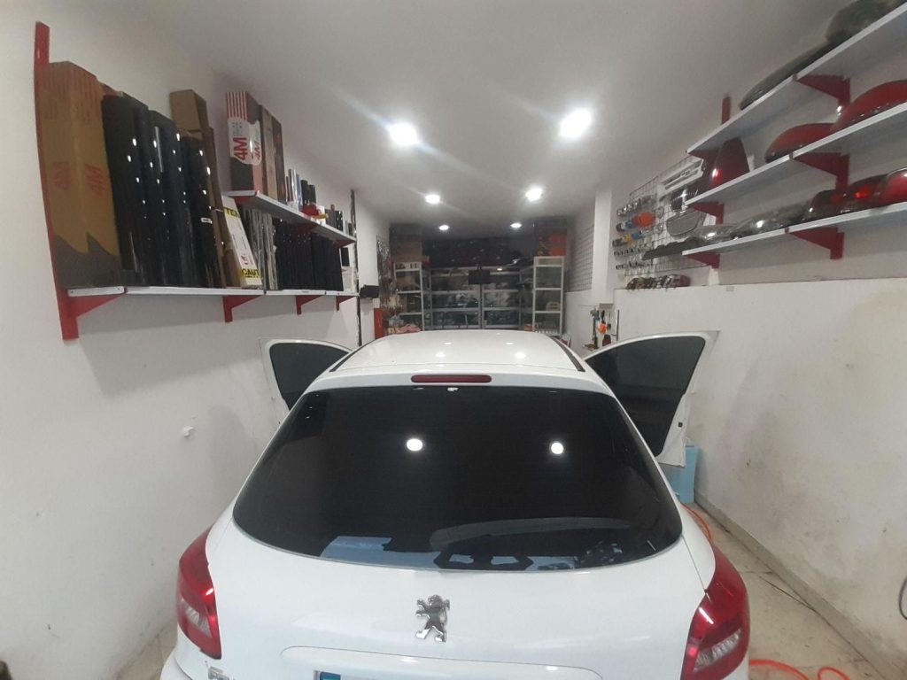 نصب تخصصی شیشه دودی خودرو در ایلام